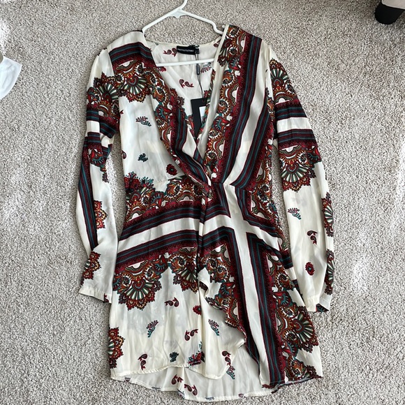 PrettyLittleThing White Printed Mini Silky Long Sleeved Wrap Dress NWT Size 8🤍 - Picture 4 of 9